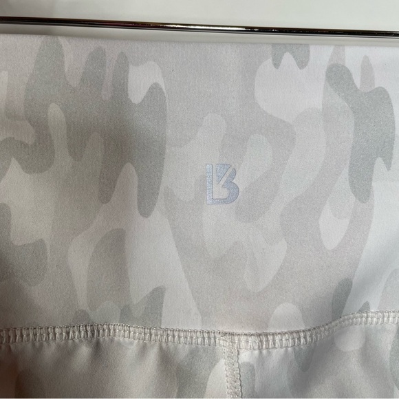 Buff Bunny Gray Camo Full Length Leggings Size Medium - Picture 4 of 5